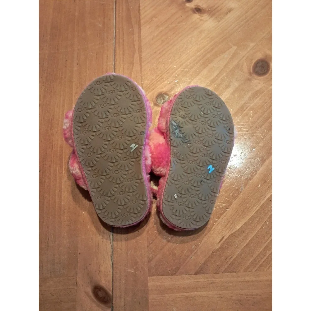 UGG Hot Pink Toddler Girl Fluffy Slippers Authentic EUC Size 4/5